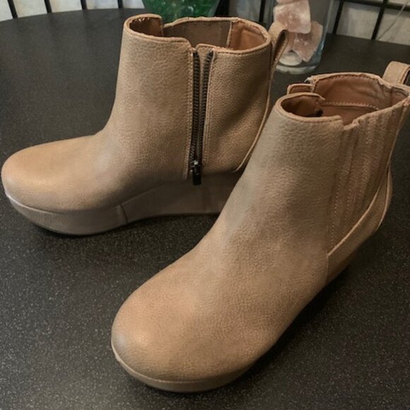 Yellow Box Wedge/platform Boots! - Picture 1 of 6